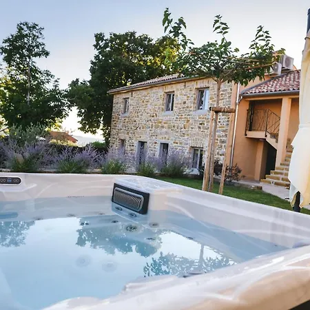 Roner アパート Plavje